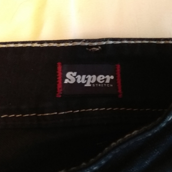 62. Silver Jeans - Picture 5 of 12